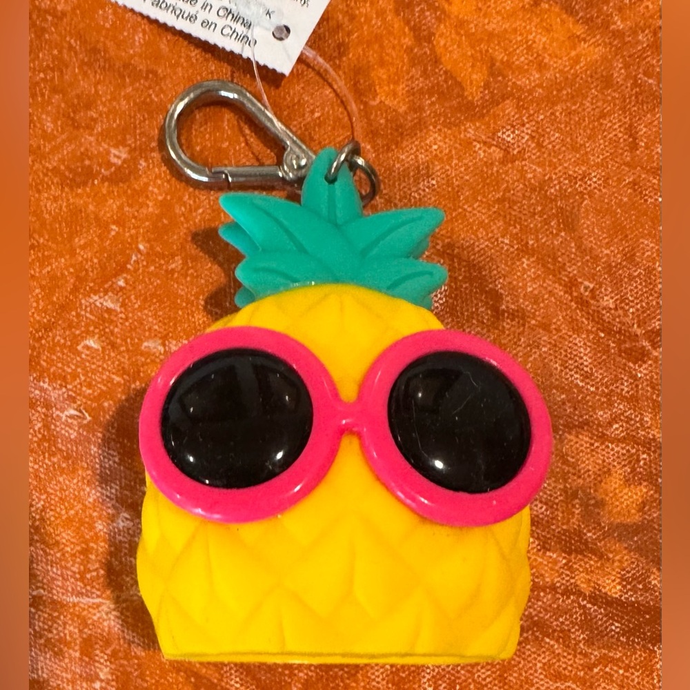 🌴 Bath & Bodywork's Cool Pineapple Pocketbac Hand Sanitizer Holder, Keychain